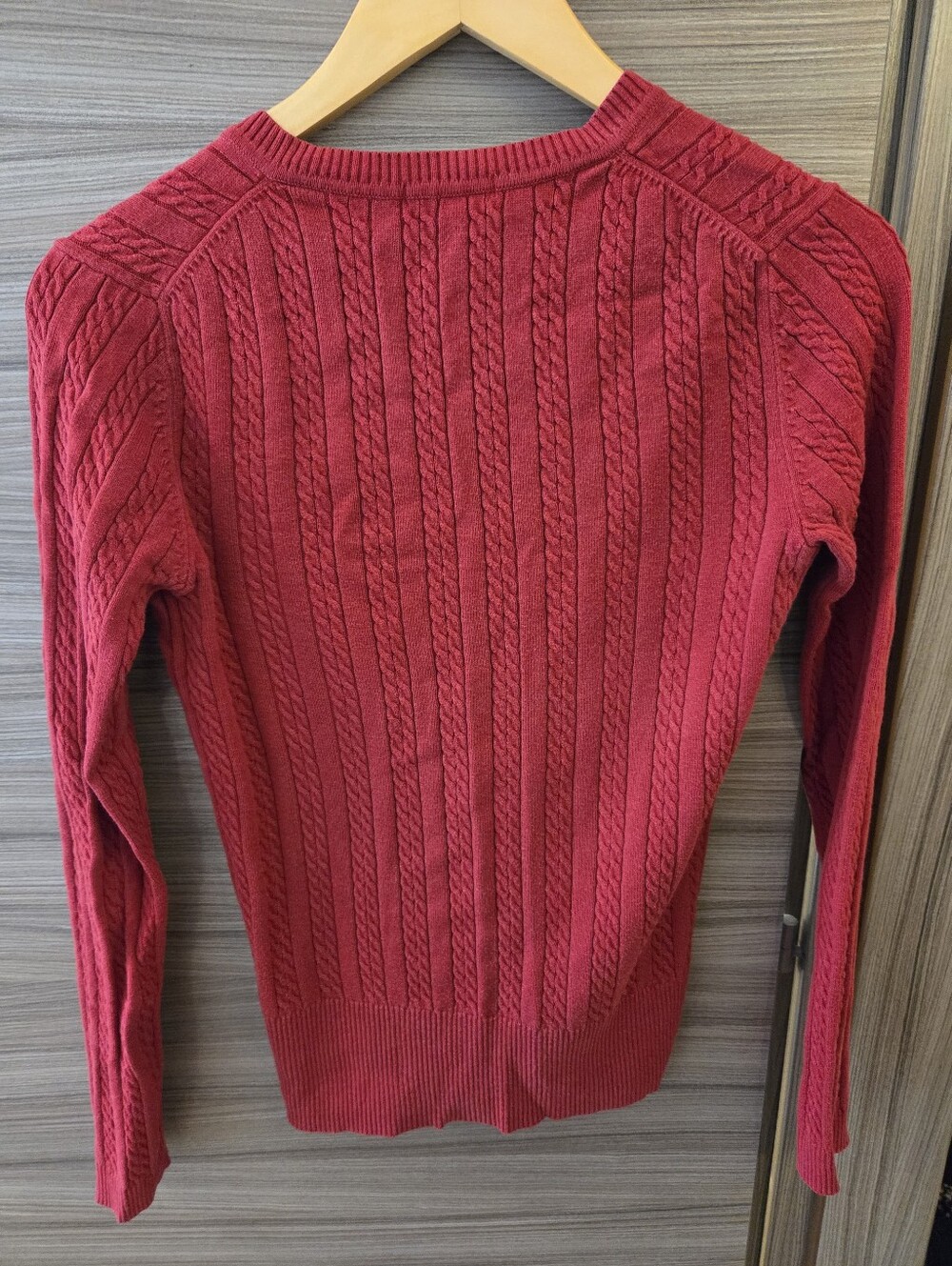 Tommy Hilfiger Red Cable Knit V-Neck Sweater 100% Cotton - Picture 3 of 3